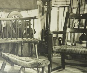 In a photo from the 40s the winder can be seen hidden behind some chairs.