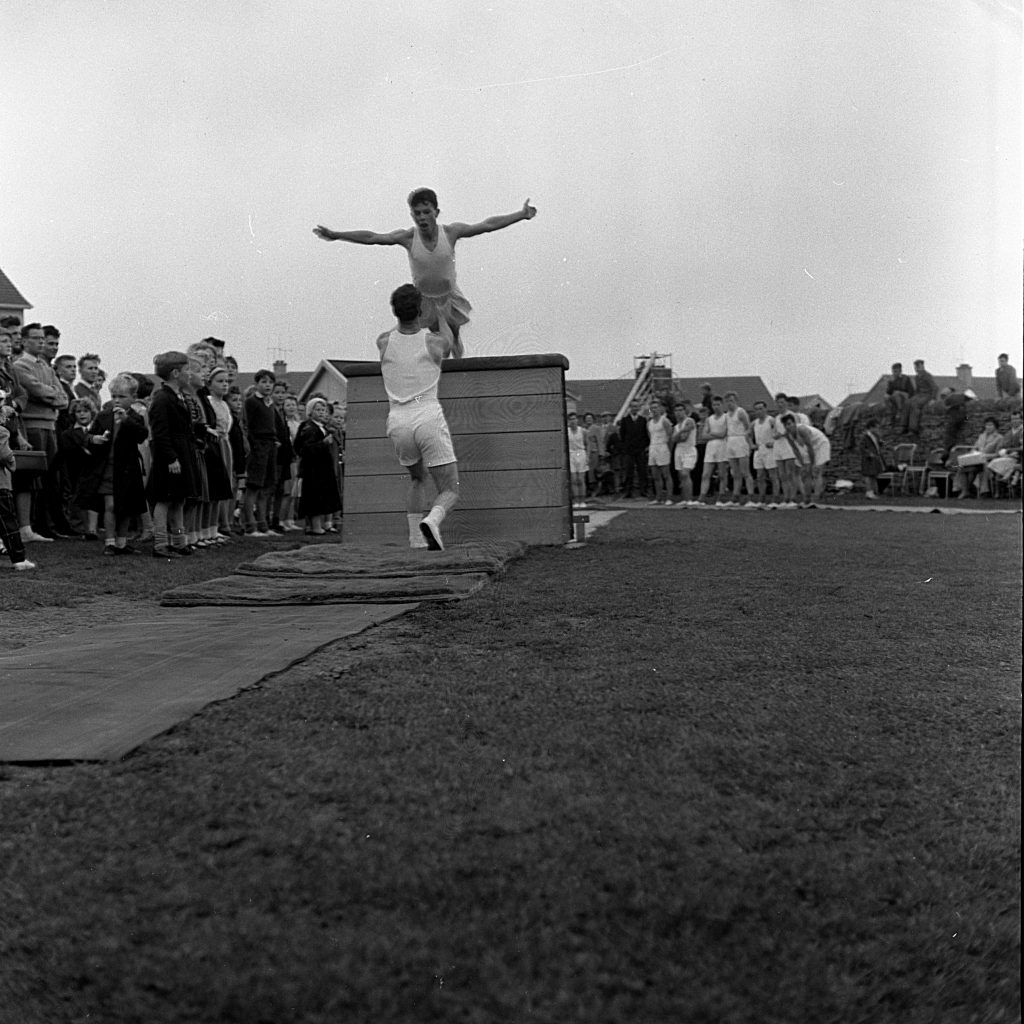 Viewfirth Green Sports Day, 1958, Sports for Adults (Ref: 0138-00086_AA004825) - NDA COPYRIGHT