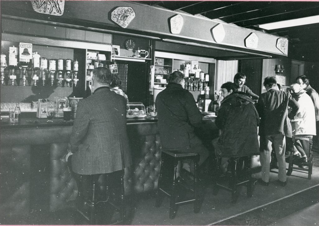 Viewfirth bar, 1978 (Ref: K7030_95) - NDA COPYRIGHT