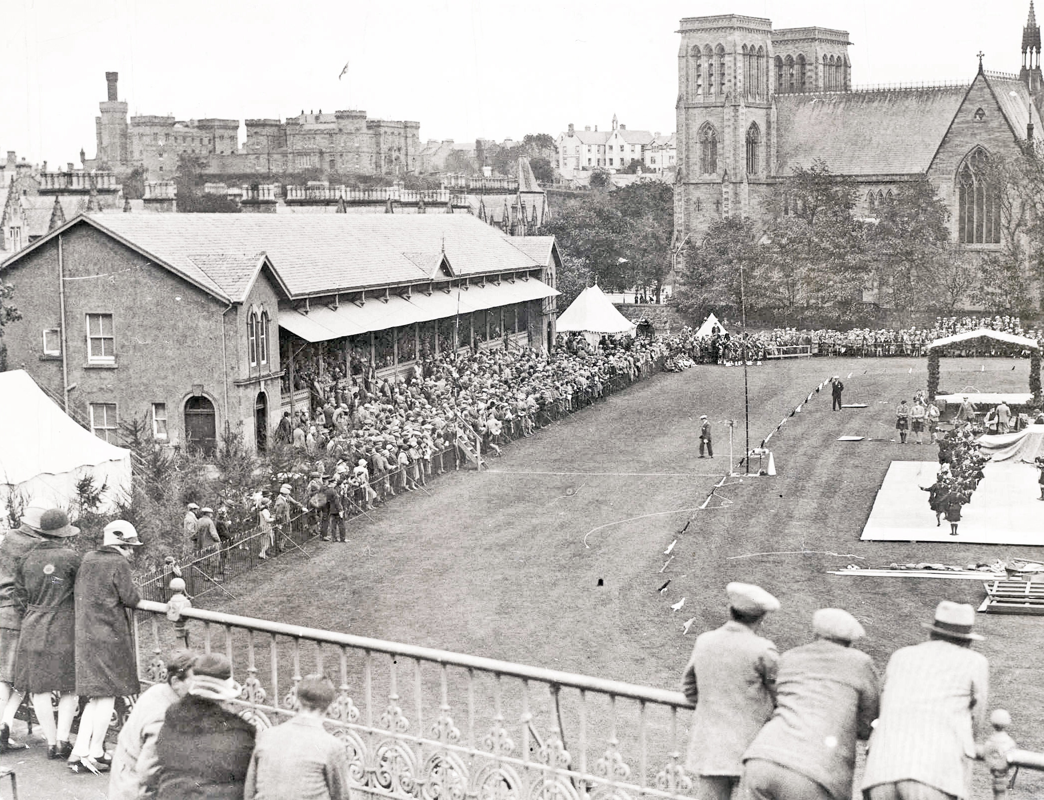 Black and white aerial photograph of the Northern Meeting Park during the 1926 Games, showing the grandstand, the field, crowds of spectators, and Inverness Cathedral and Castle in the background.