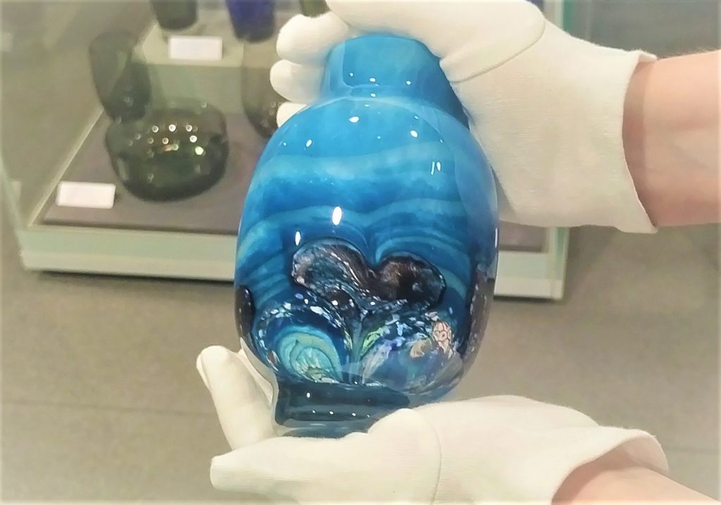 Kari Moodie holding example Caithness Glass piece